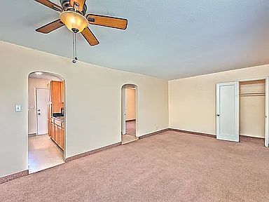 4th image of 210 N 10th St APT 4