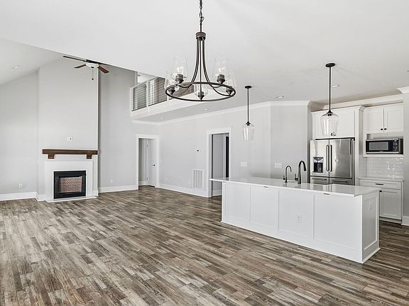 4th image of 1267 Linden Road