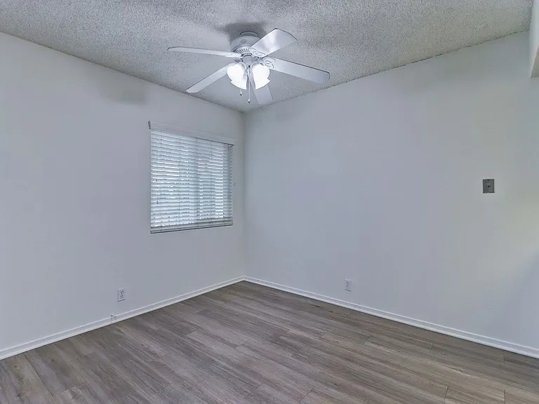 207 W Marquita #7 — Photo 9