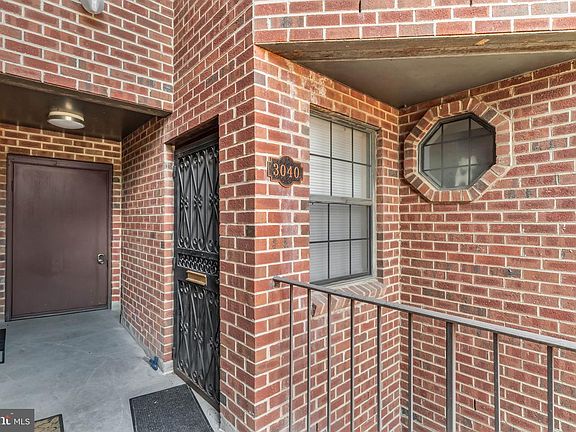 3rd image of 3040 Pineview Ct NE