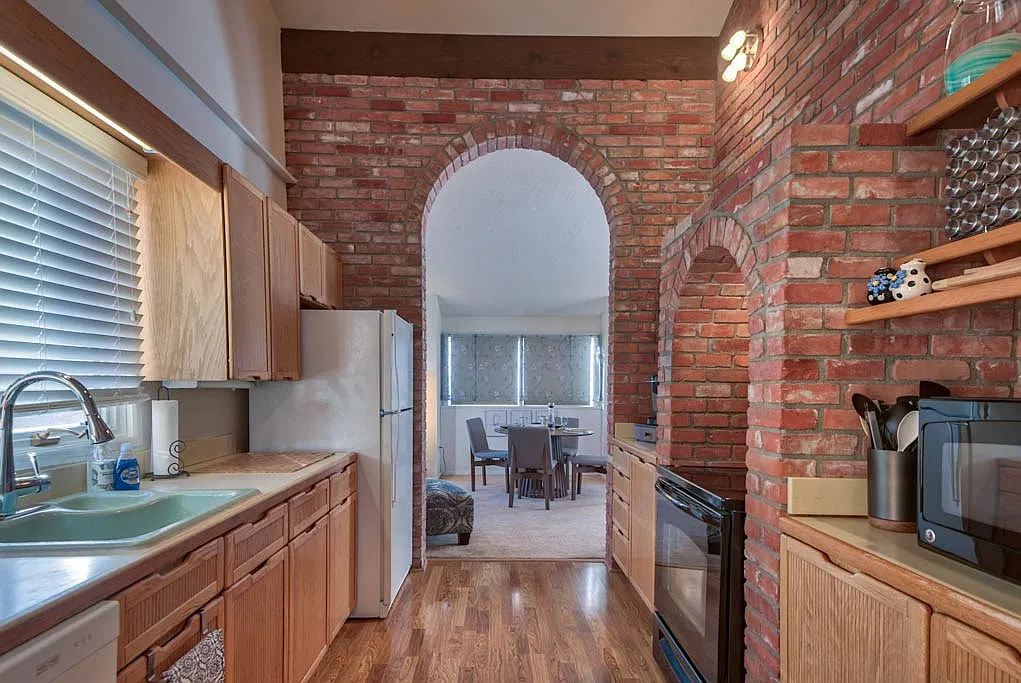 3 bed, 2.0 bath, 1477 sqft, $1,700 — Photo 4