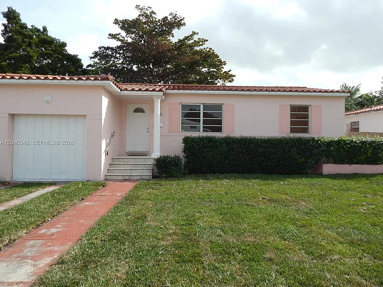 1841 SW 37th Ave — Photo 2