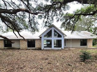 1046 Lutonsky Rd, Fayetteville, TX 78940