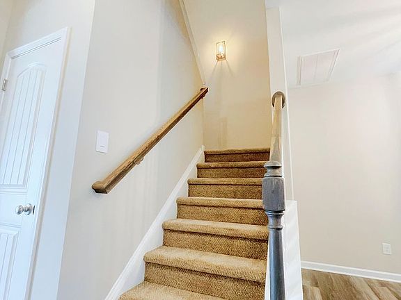 5th image of 305 Colin Ct