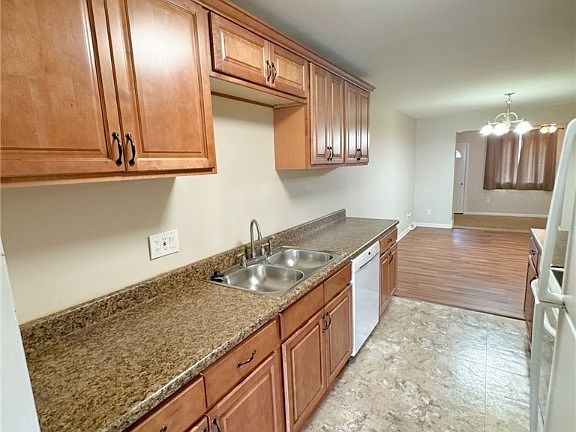 3rd image of 25520 Clubside Dr