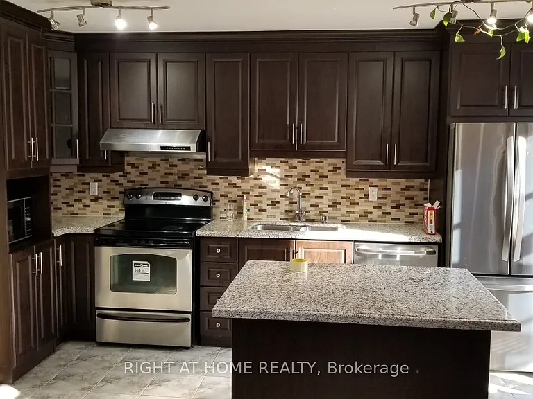 630 Leatherleaf Dr — Photo 2