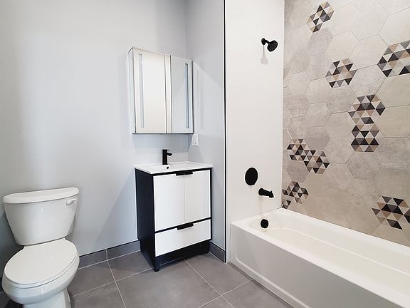 5th image of 133 Mallory Ave #208