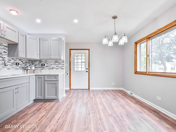 5th image of 557 Harold Ave