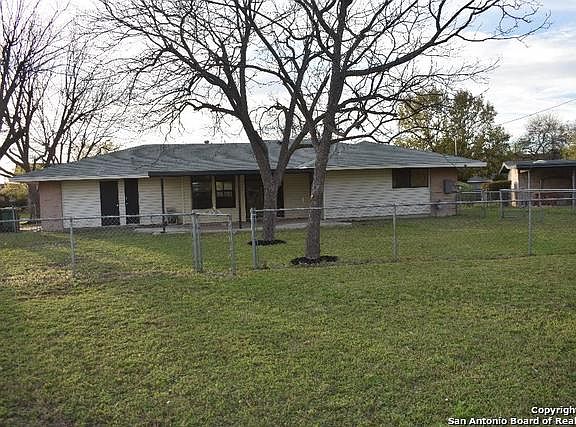 2nd image of 3402 Chateau Dr