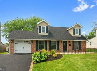 5 Vulcan Rd, Levittown, PA 19057