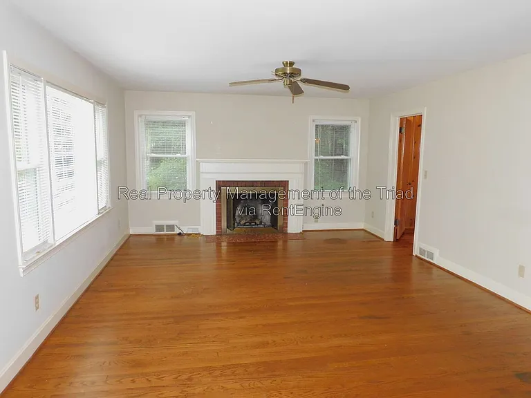 715 S Hawthorne Rd — Photo 2