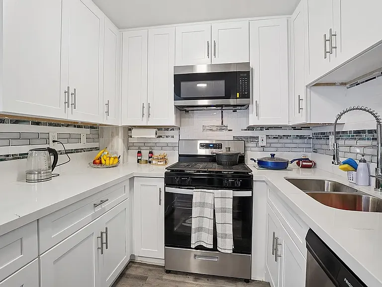 Sylvan Apartments — Photo 28