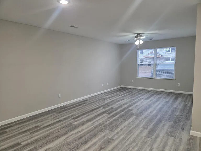Willow Grove Apartments — Photo 36