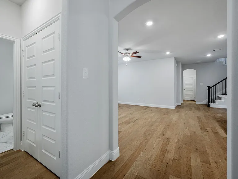 2037 Almassera Dr — Photo 4