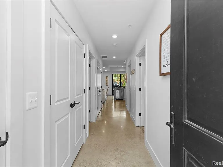 262 Mack Ave #1 — Photo 6