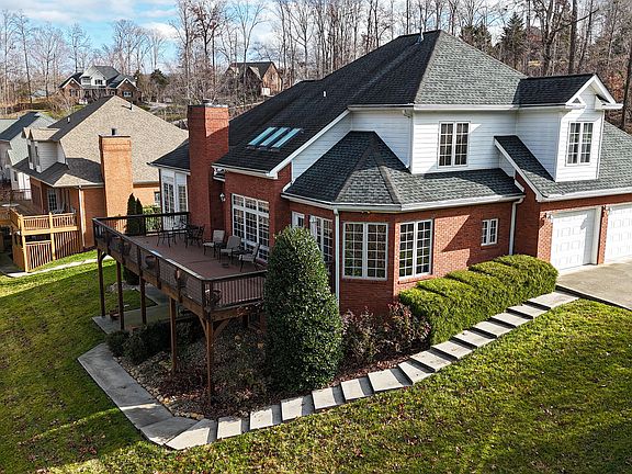 2nd image of 255 Wedgewood Dr