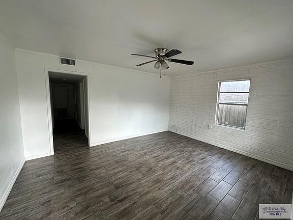 3rd image of 1330 Greenway St