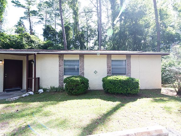 2nd image of 3721 Maria Cir