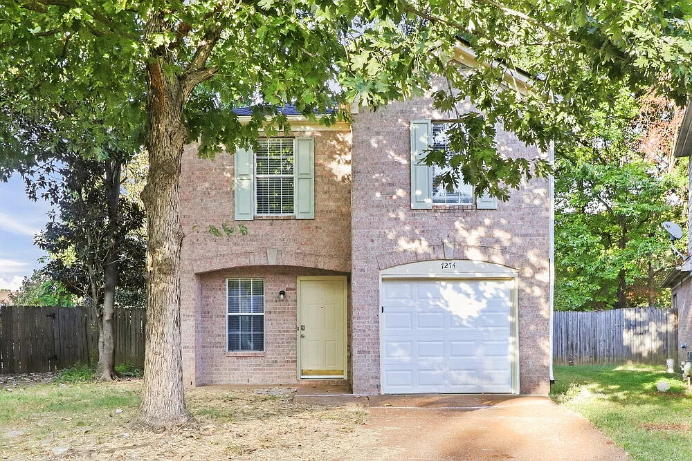 4 bed, 3.0 bath, 1564 sqft, $1,700 — Photo 1