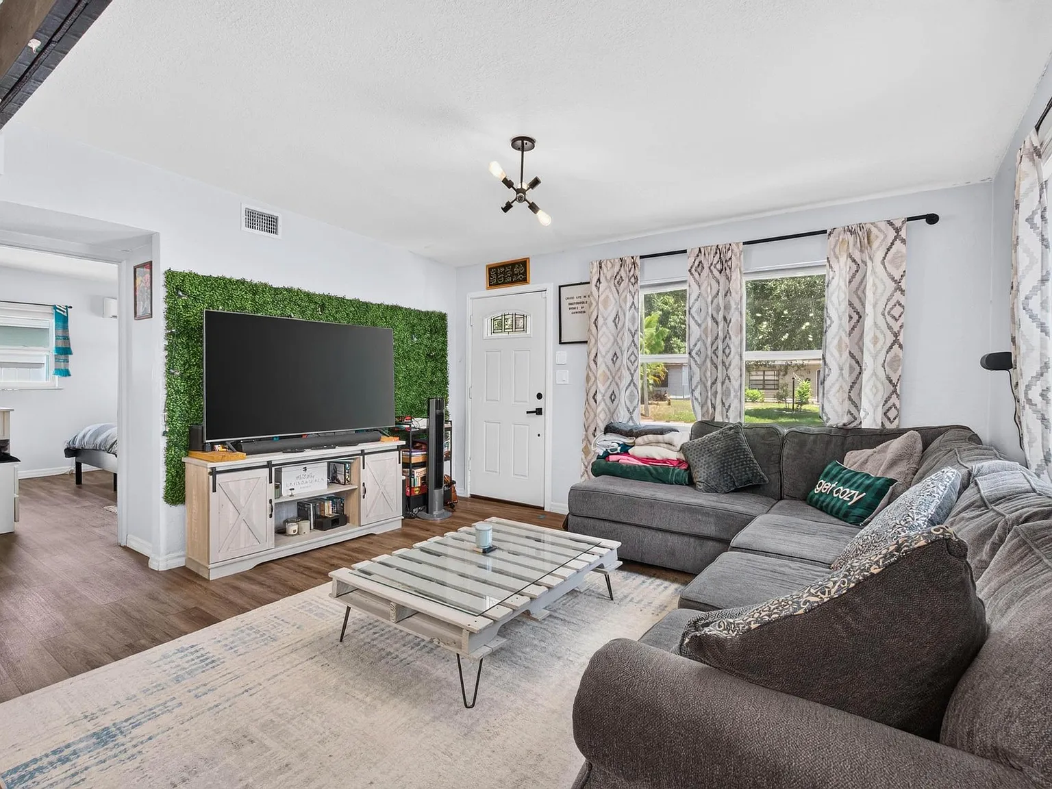 2 bed, 946 sqft, $2,300 — Photo 3