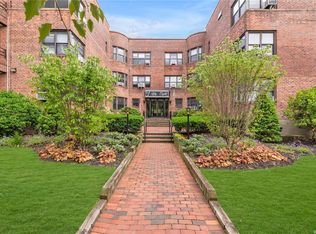 58 Grace Ave APT 3J, Great Neck, NY 11021