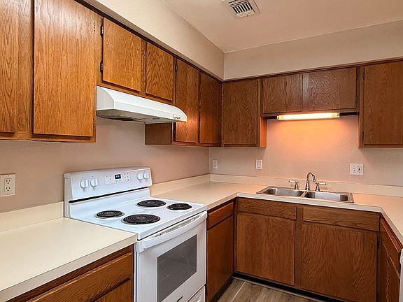 5th image of 1305 Park Villa Pl