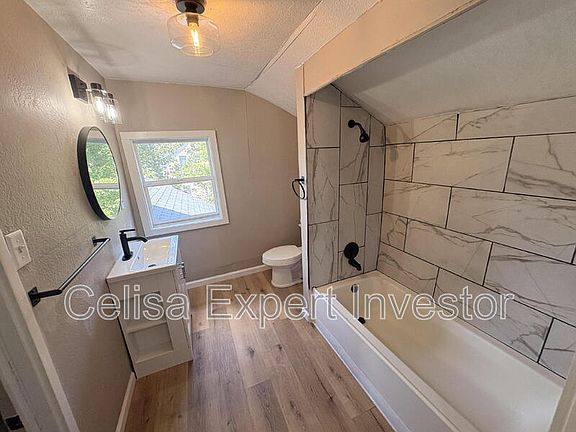 5th image of 634 Walnut St