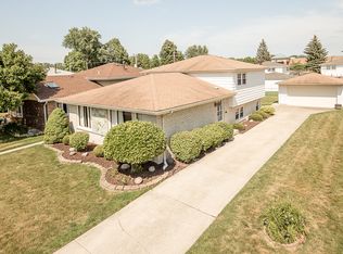 9121 S Moody Ave, Oak Lawn, IL 60453