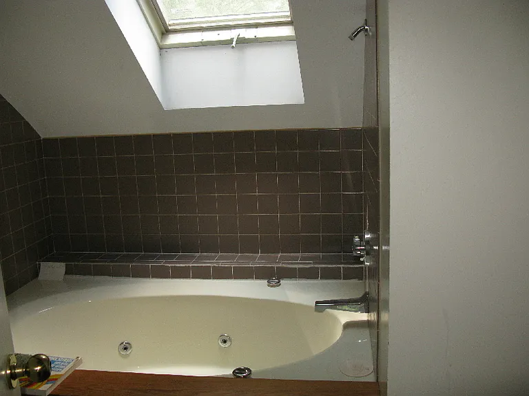 2nd floor bathroom with jacuzzi tub