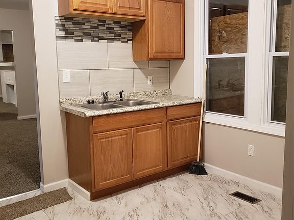 5th image of 2026 Gladstone St