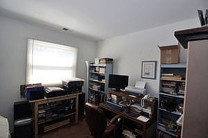 5th image of 871 W Bryn Mawr Ave