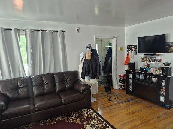 4th image of 307 W 12b St N