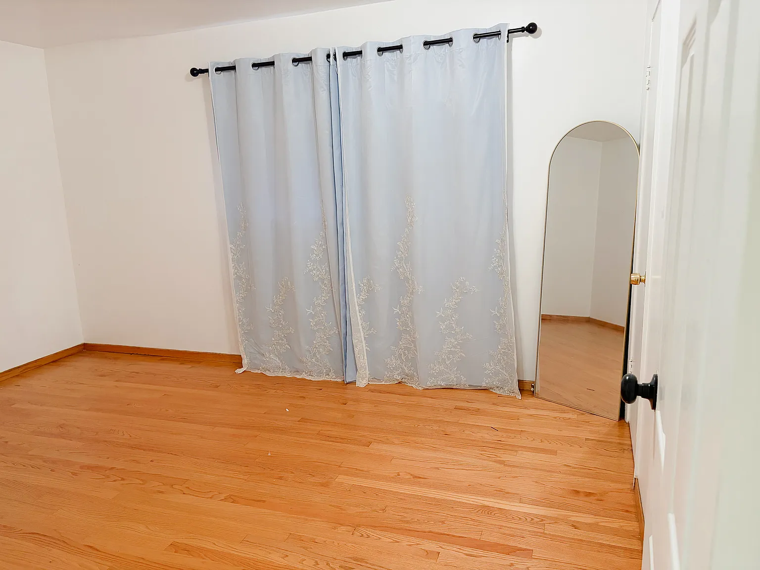 2 bed, 700 sqft, $1,500 — Photo 3