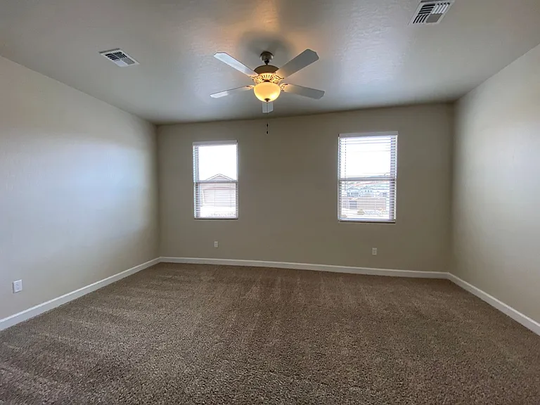 5403 Grays Peak Trl NE — Photo 10