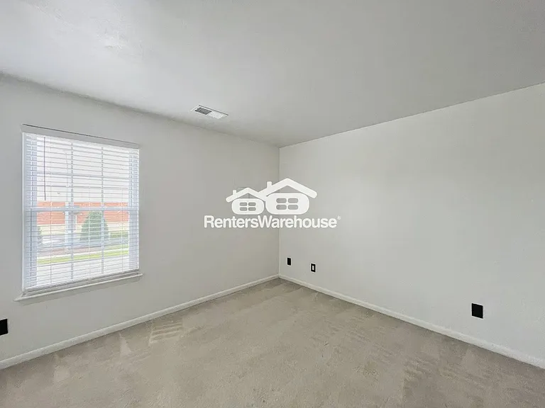 1843 Chantilly Ct #404 — Photo 16