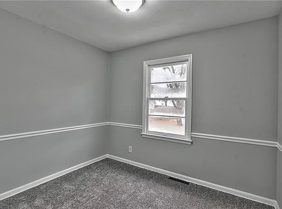 5th image of 9308 Oakland Ave