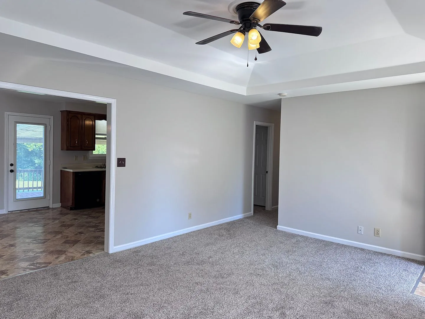 Lovely 3 bed 2 bath Home near Dover Rd! — Photo 3