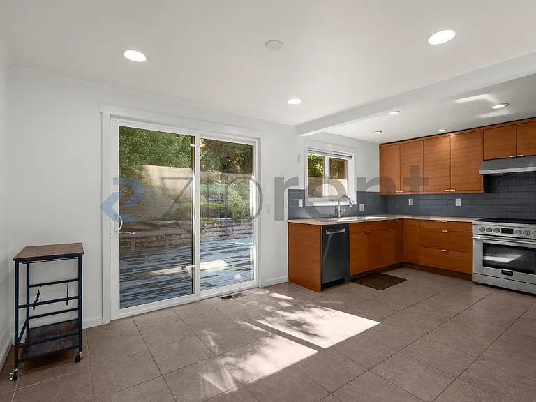 2915 Harris Pl S — Photo 7