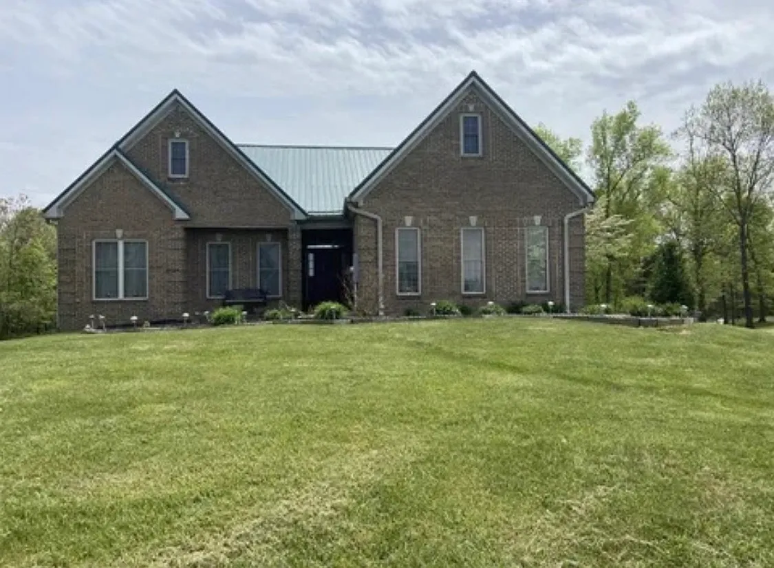 3 bed, 2.5 bath, 1920 sqft, $2,375 — Photo 1