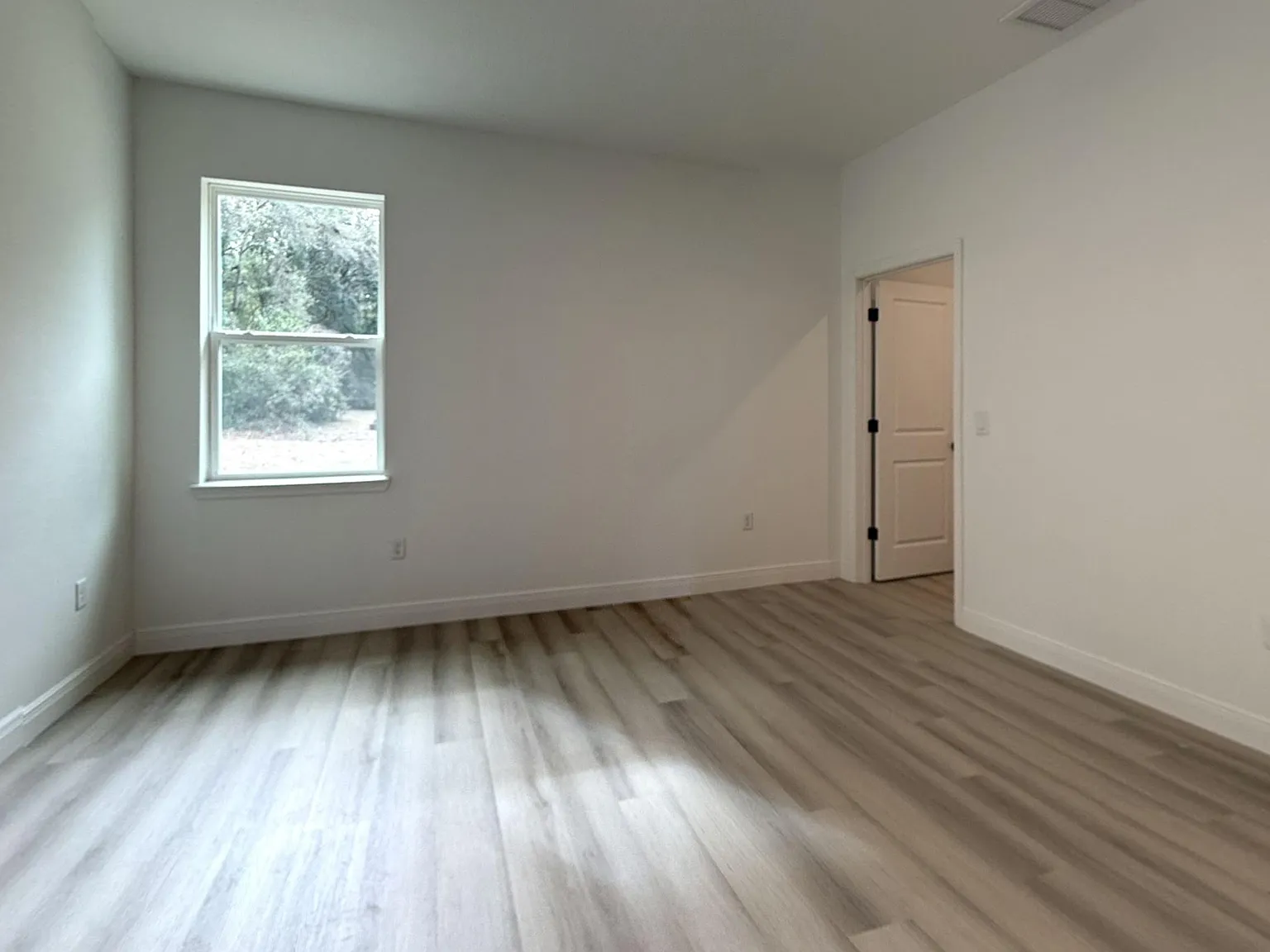 4 bed, 1587 sqft, $1,800 — Photo 3