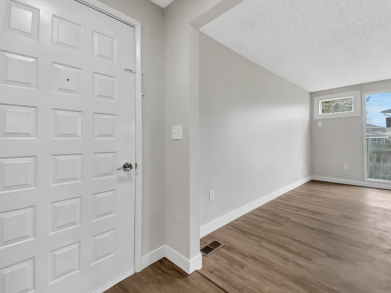 4517 S Donald Ct — Photo 2