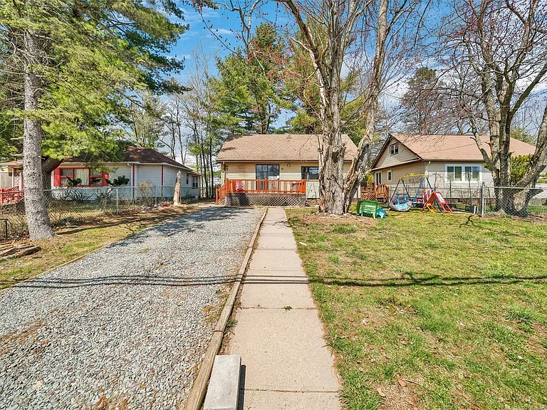 55 Hasbrouck A Rd — Photo 1