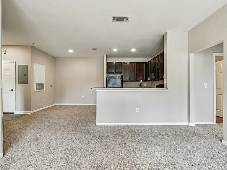 Las Brisas Apartments — Photo 143