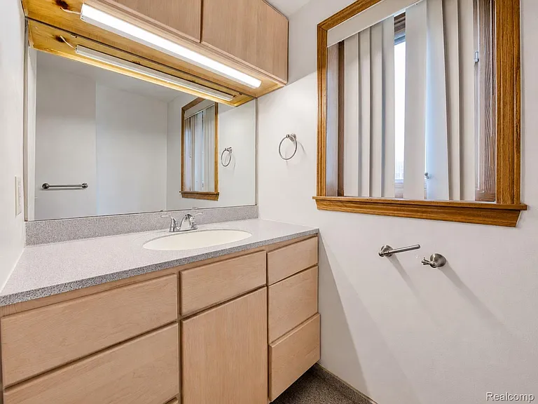 10401 Degrand St — Photo 16
