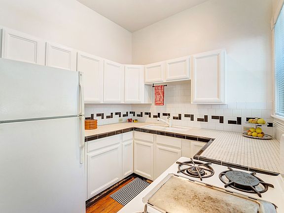2nd image of 1001 W 22nd St #A