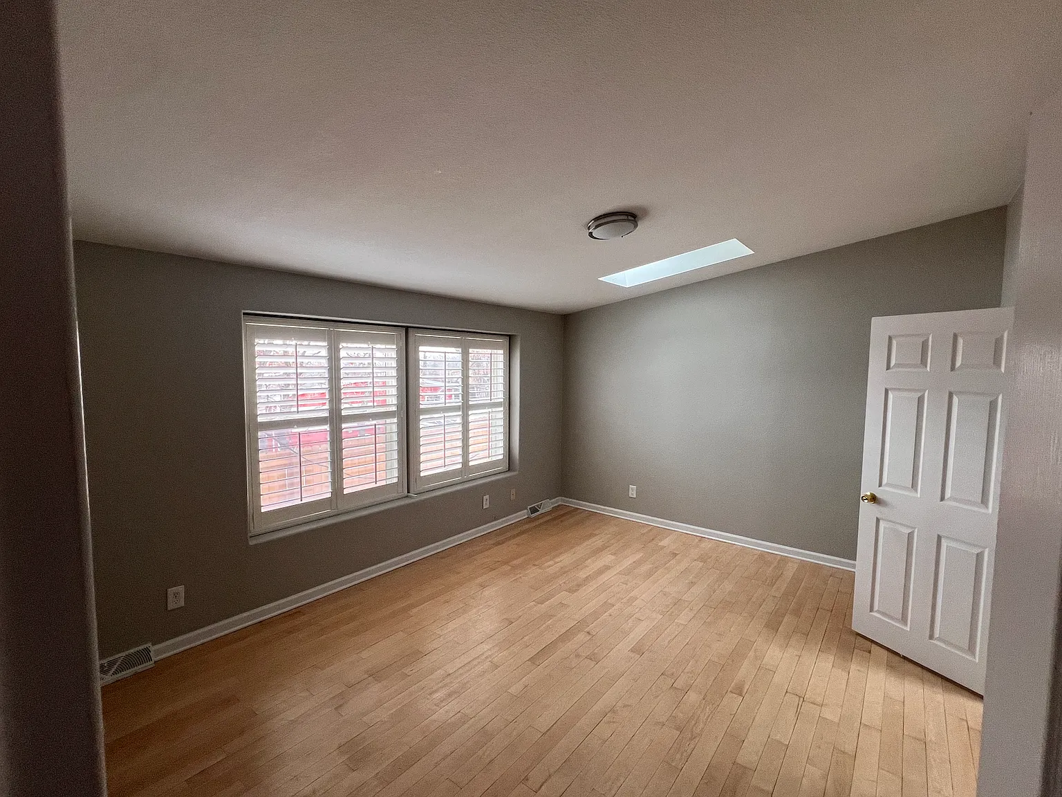 477 S Jasmine St — Photo 3