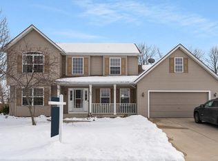 527 E Elm Rd, Oak Creek, WI 53154