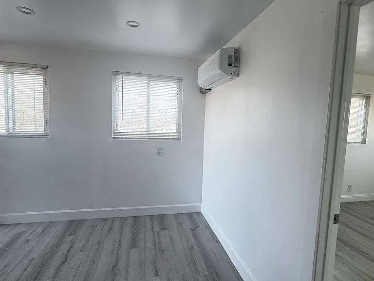 1749 Victorian Ave #B — Photo 4