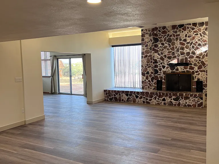 1018 W Estate Dr — Photo 7