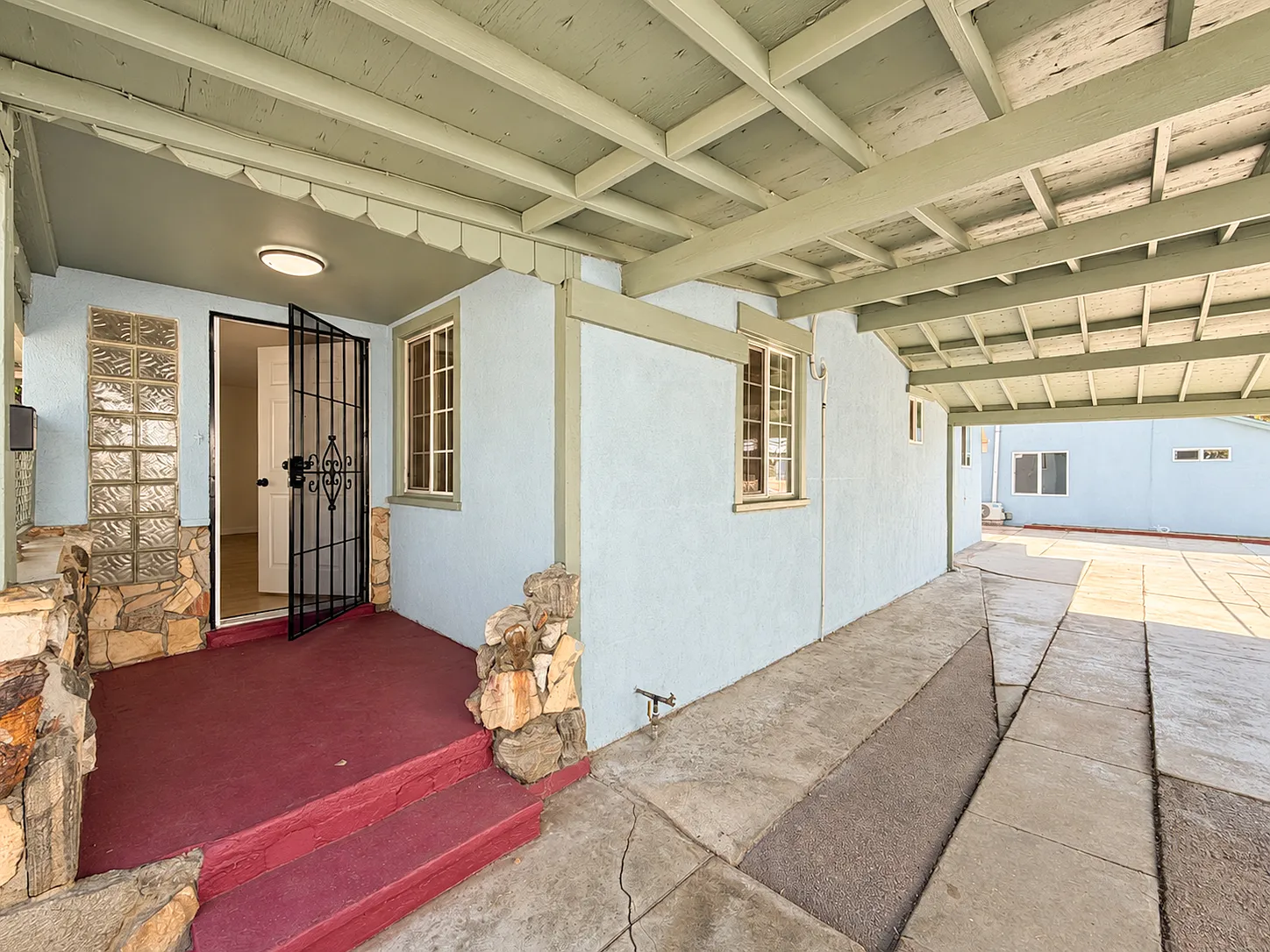 3 bed, 1200 sqft, $3,500 — Photo 3
